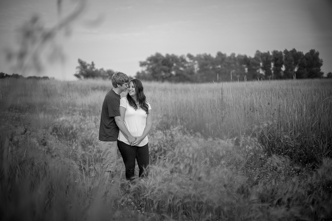 NorwoodYoungAmericaMNEngagementPhotographer_10