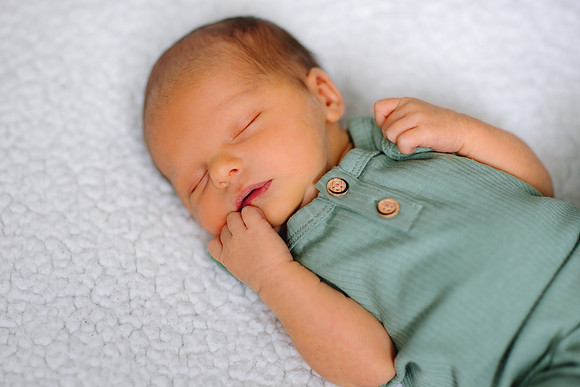 DelanoMNNewbornPhotographer-9