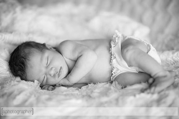 JosephineNielsenNewborn_011-2