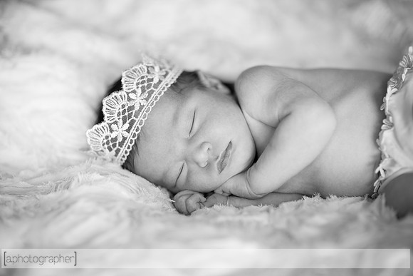 JosephineNielsenNewborn_017-2