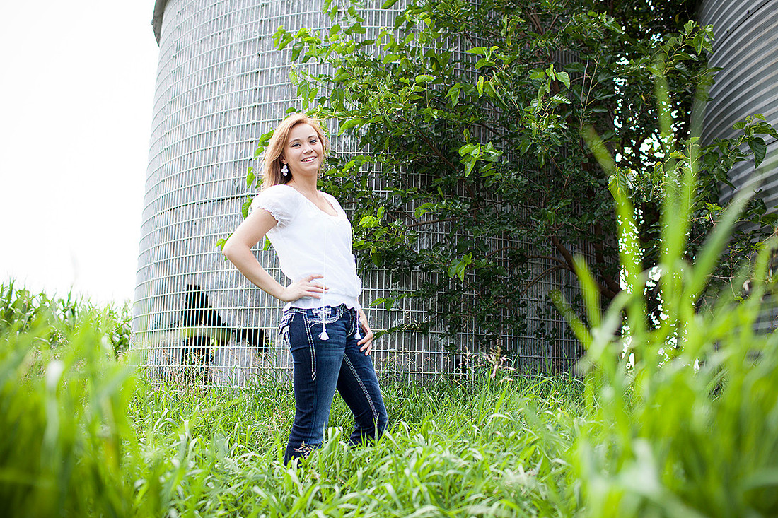 madelia, mn senior portrait photographer