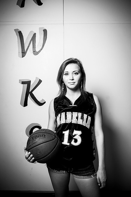 madelia, mn senior portrait photographer