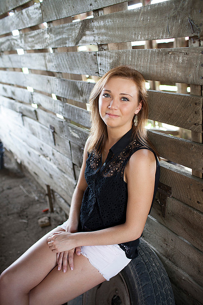 madelia, mn senior portrait photographer