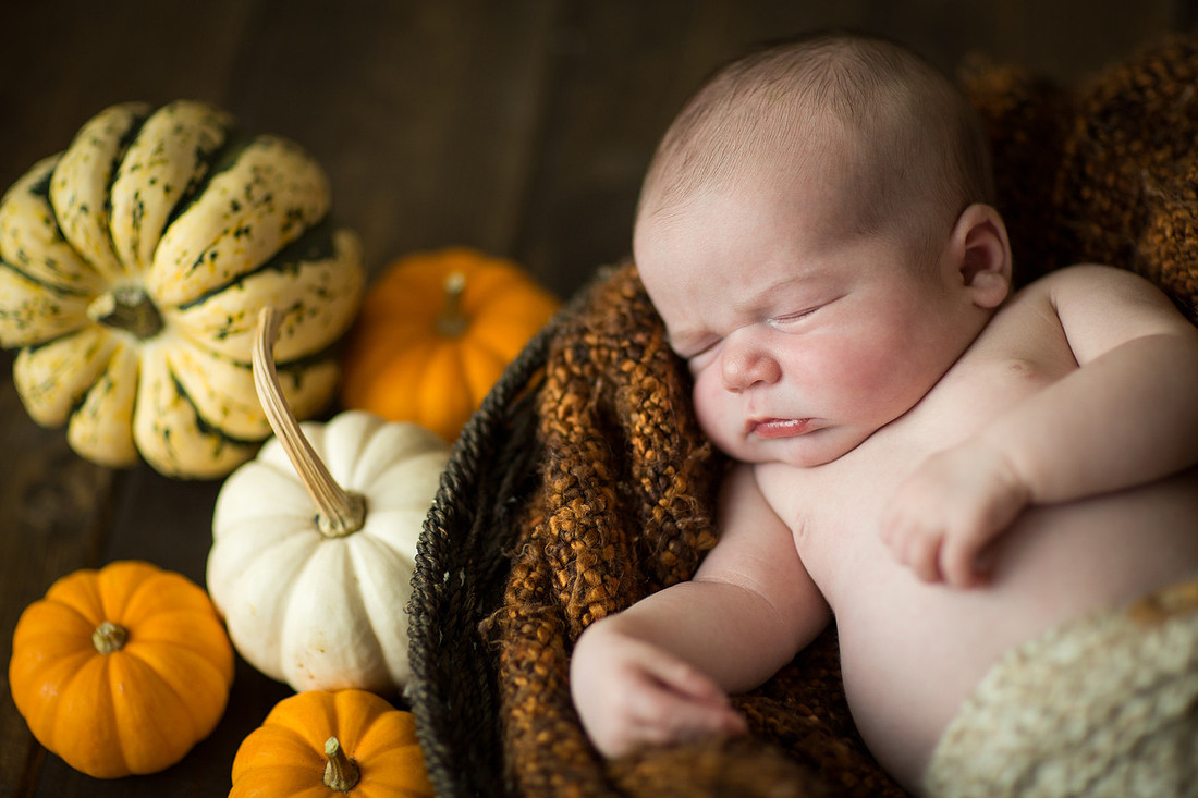 ShakopeeMNNewbornPhotographer_16