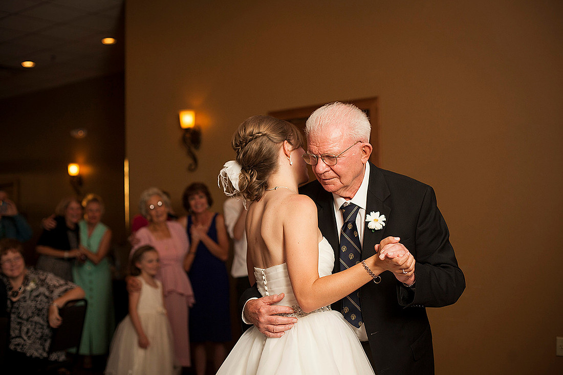 Iowa wedding photographer