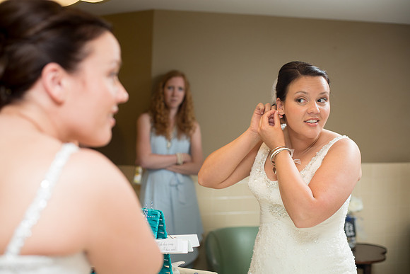 ChanhassenDinnerTheaterWeddingPhotographer_4