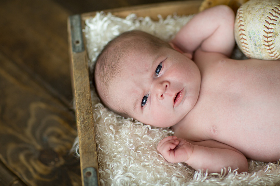 ShakopeeMNNewbornPhotographer_9