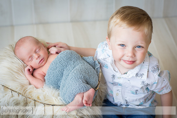 BlakeAndScarlettNewborn_033