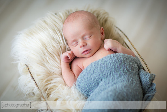 BlakeAndScarlettNewborn_032
