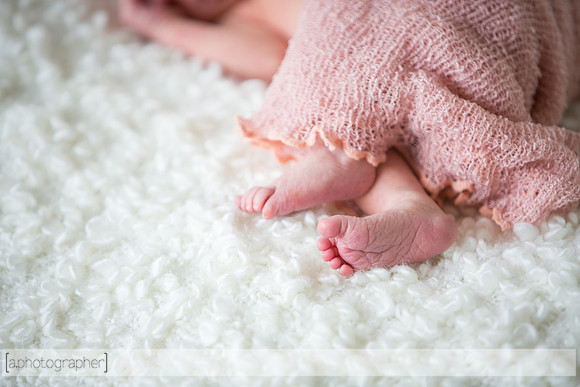 BlakeAndScarlettNewborn_015