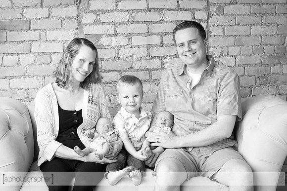 BlakeAndScarlettNewborn_010-2