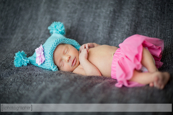 BlakeAndScarlettNewborn_052