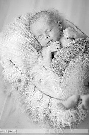 BlakeAndScarlettNewborn_030-2
