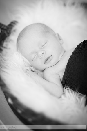 BlakeAndScarlettNewborn_048-2