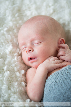 BlakeAndScarlettNewborn_017