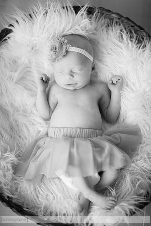 BlakeAndScarlettNewborn_059-2