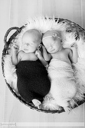 BlakeAndScarlettNewborn_043-2