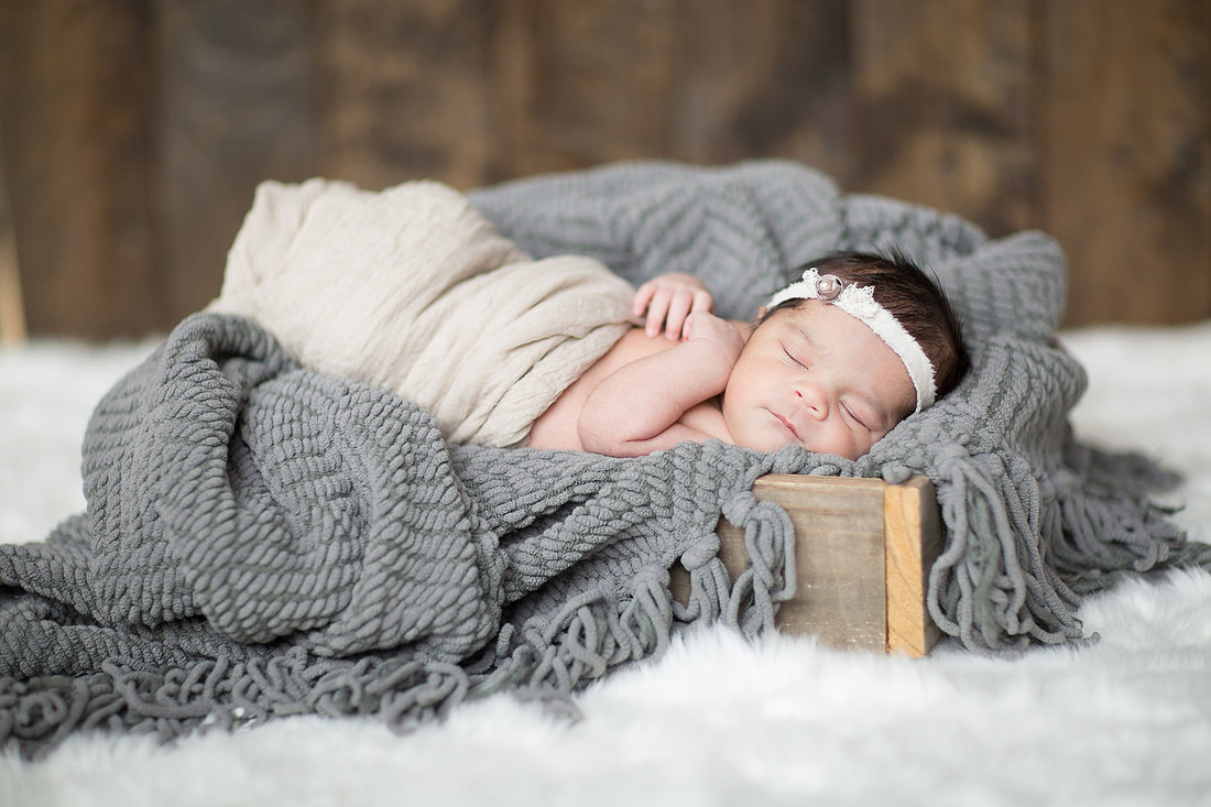 SWMetroMinneapolisNewbornPhotographer__18