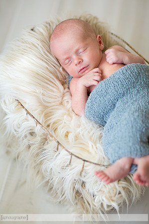 BlakeAndScarlettNewborn_030