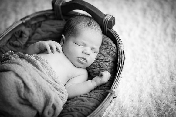 NewPragueNewbornPhotographer_2