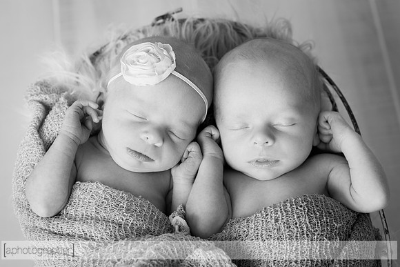 BlakeAndScarlettNewborn_041-2