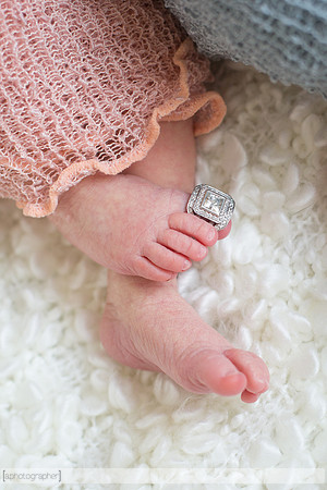 BlakeAndScarlettNewborn_029