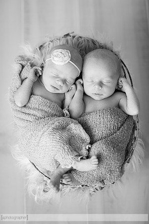BlakeAndScarlettNewborn_042-2