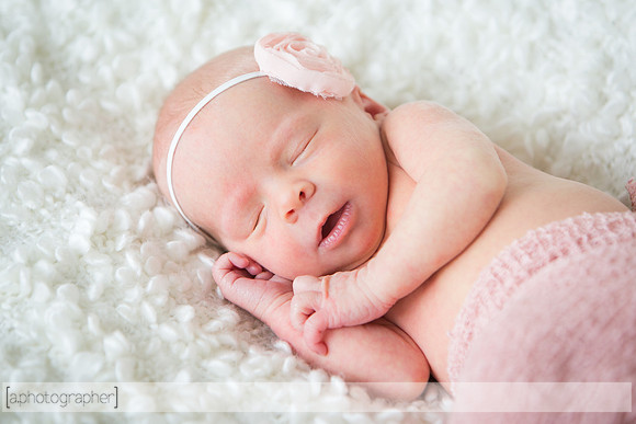 BlakeAndScarlettNewborn_013