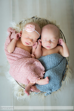 BlakeAndScarlettNewborn_042