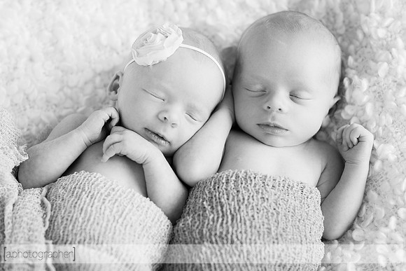 BlakeAndScarlettNewborn_024-2