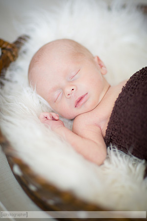 BlakeAndScarlettNewborn_048