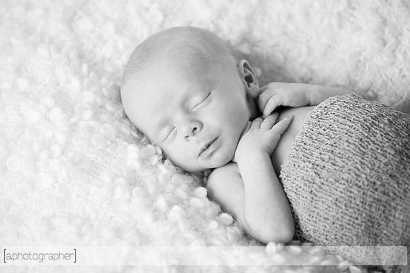 BlakeAndScarlettNewborn_018-2