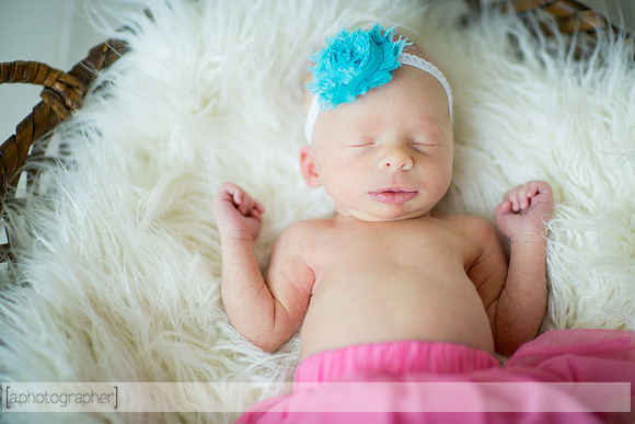 BlakeAndScarlettNewborn_060