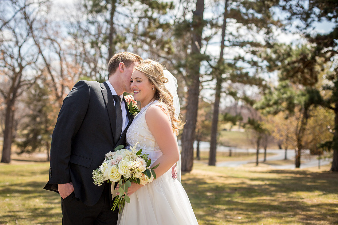 MinneapolisMN_WeddingPhotographer_44