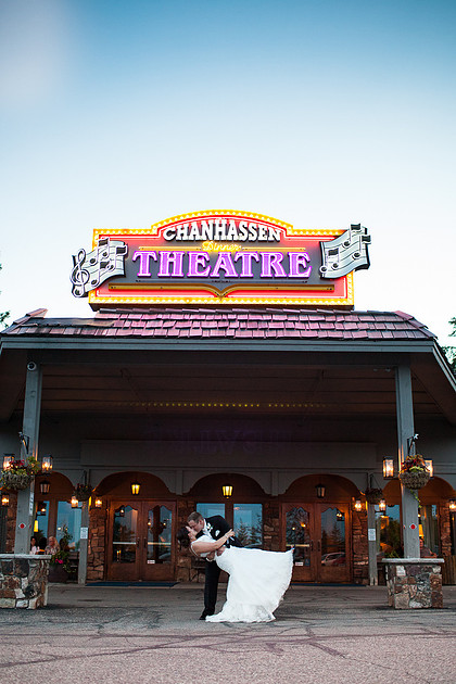 ChanhassenDinnerTheaterWeddingPhotographer_57