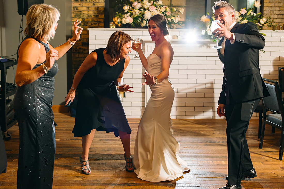 HewingHotelMPLSWeddingPhotographer-79