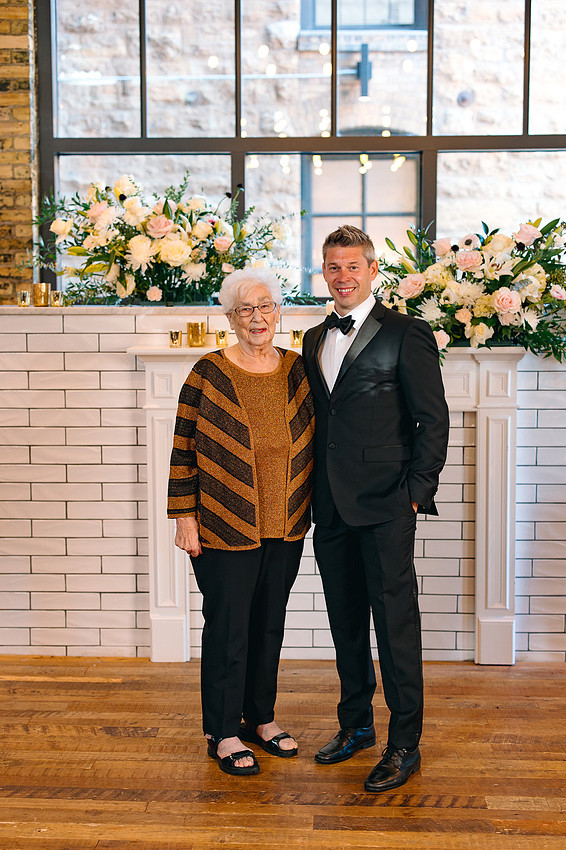 HewingHotelMPLSWeddingPhotographer-43