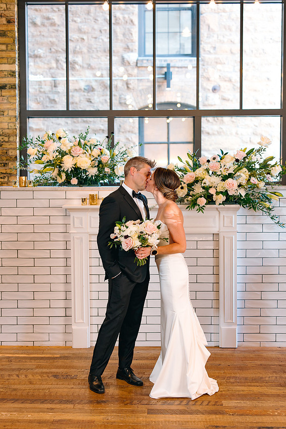 HewingHotelMPLSWeddingPhotographer-44