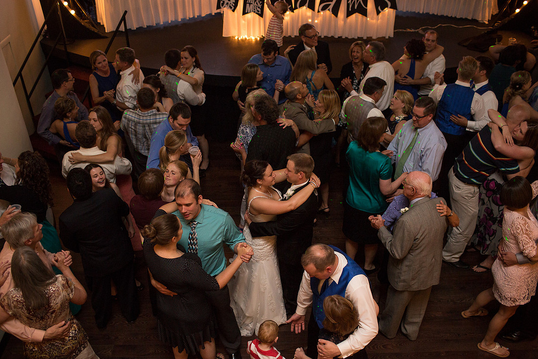 ChanhassenDinnerTheaterWeddingPhotographer_53