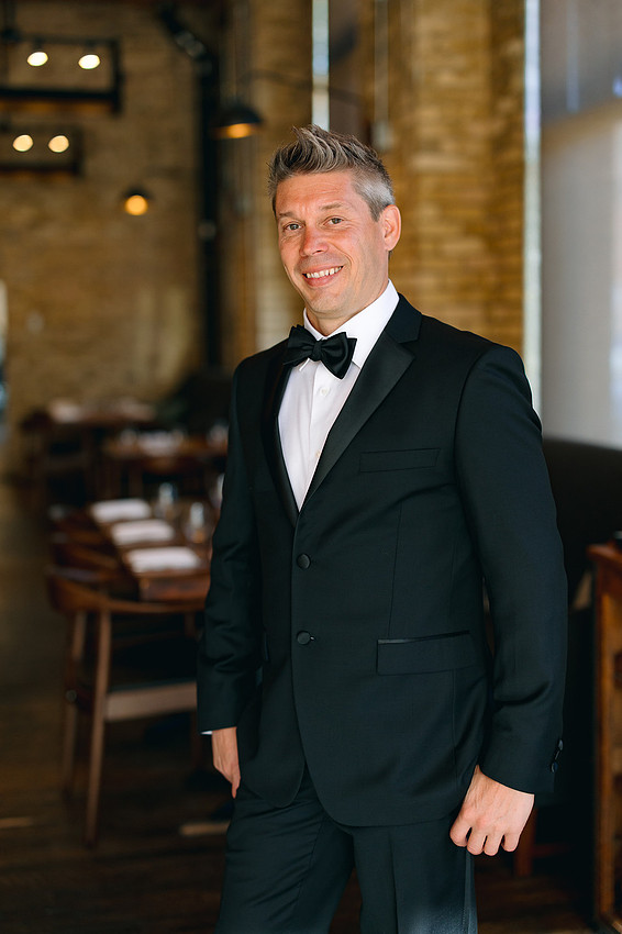 HewingHotelMPLSWeddingPhotographer-27