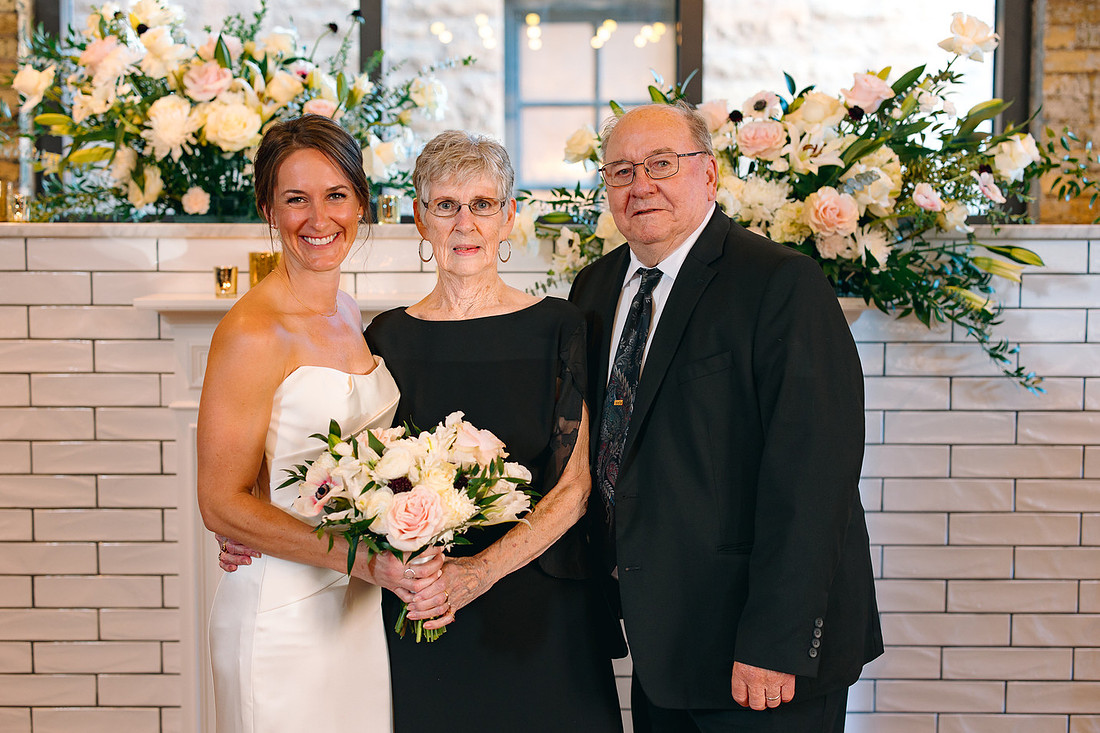 HewingHotelMPLSWeddingPhotographer-41