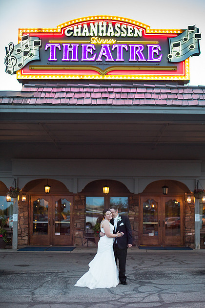 ChanhassenDinnerTheaterWeddingPhotographer_56