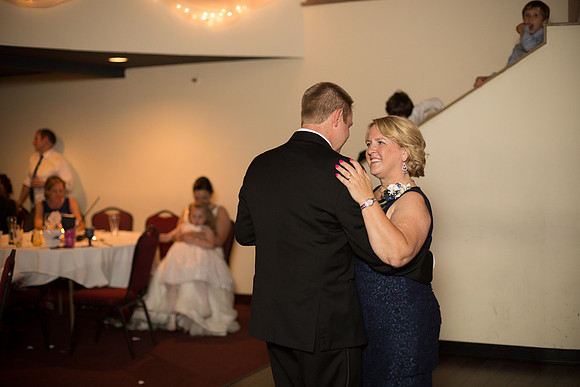 ChanhassenDinnerTheaterWeddingPhotographer_52