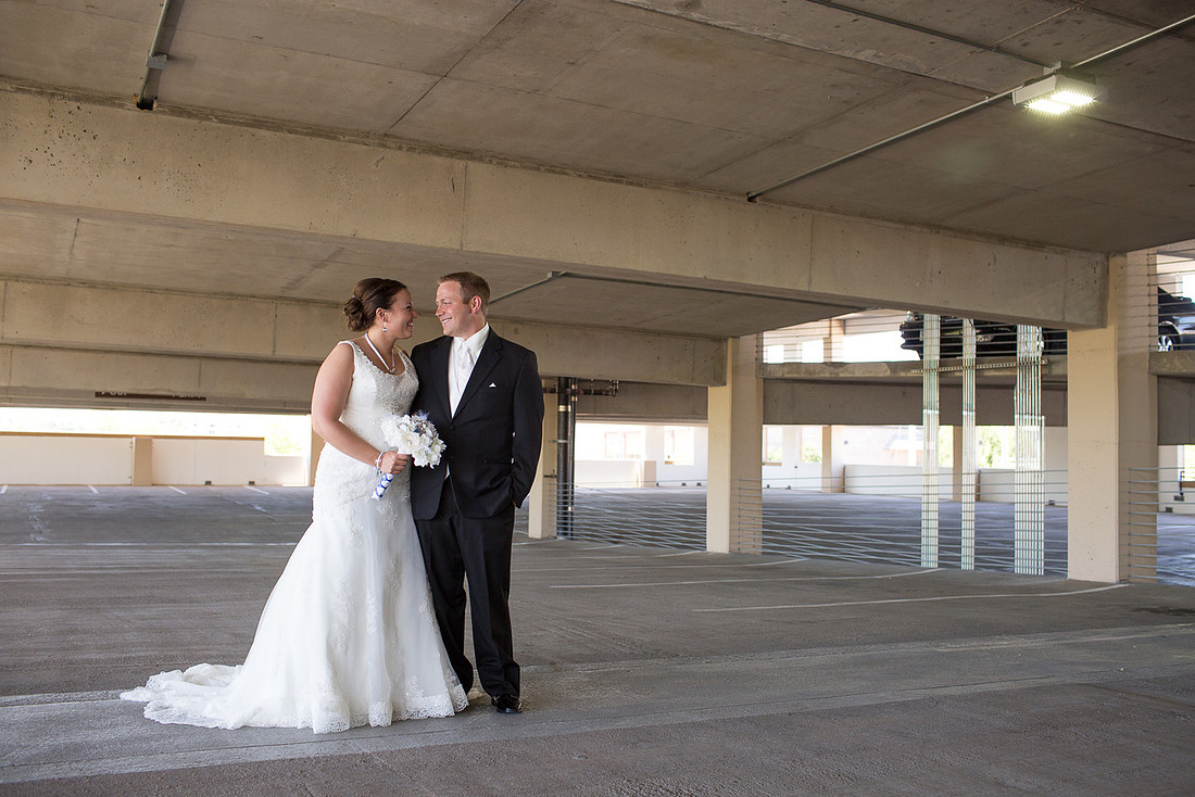 ChanhassenDinnerTheaterWeddingPhotographer_16