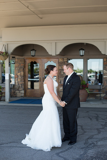 ChanhassenDinnerTheaterWeddingPhotographer_10
