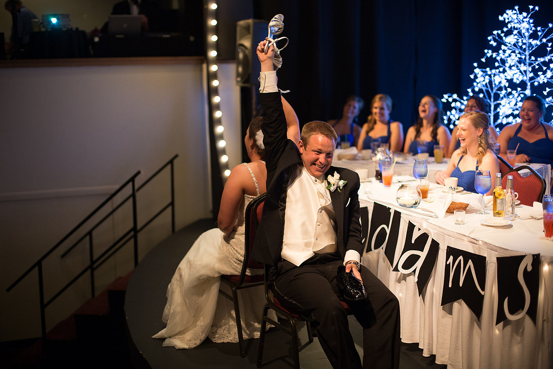 ChanhassenDinnerTheaterWeddingPhotographer_47