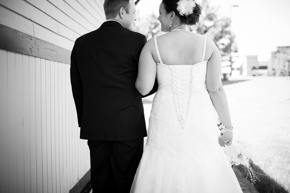 ChanhassenDinnerTheaterWeddingPhotographer_35