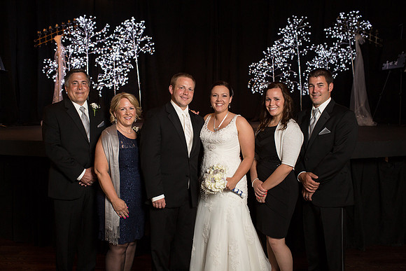 ChanhassenDinnerTheaterWeddingPhotographer_37