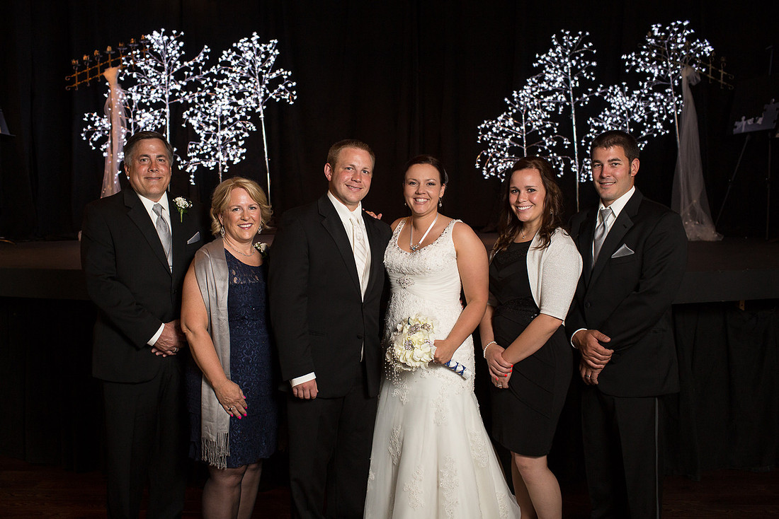 ChanhassenDinnerTheaterWeddingPhotographer_37