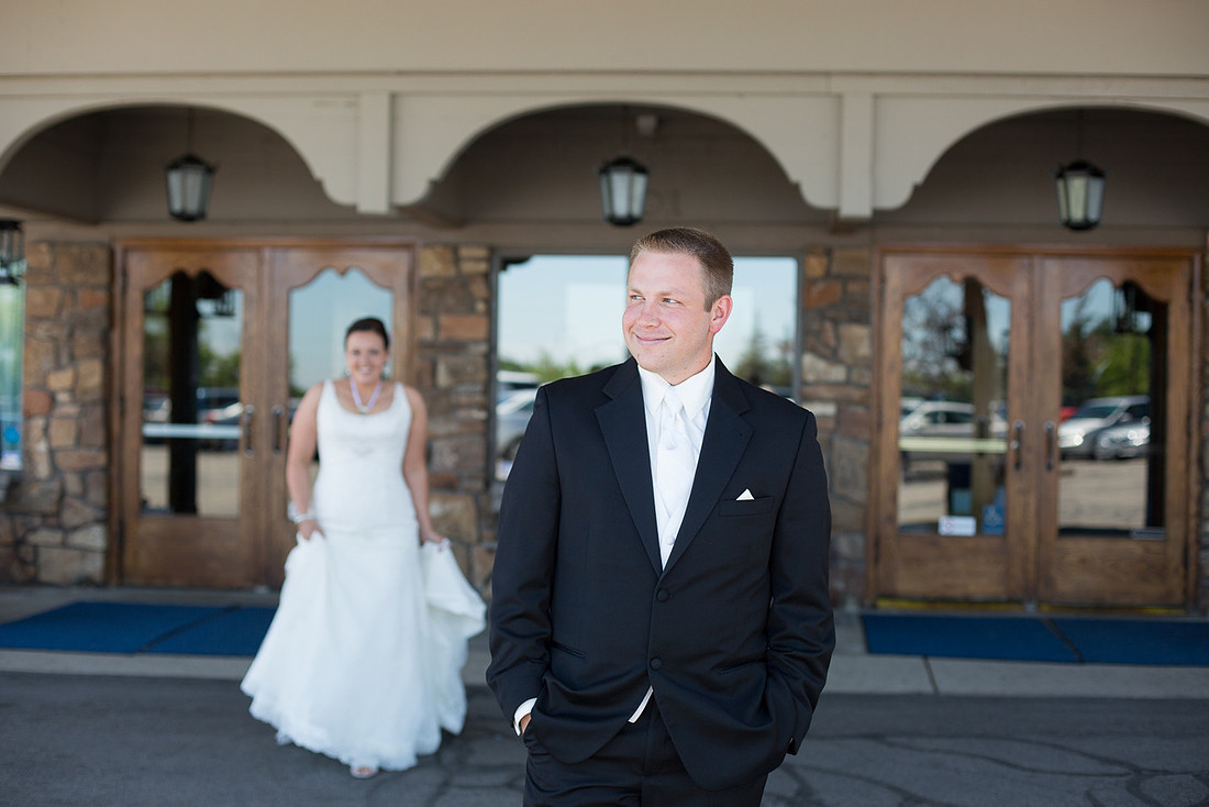 ChanhassenDinnerTheaterWeddingPhotographer_8